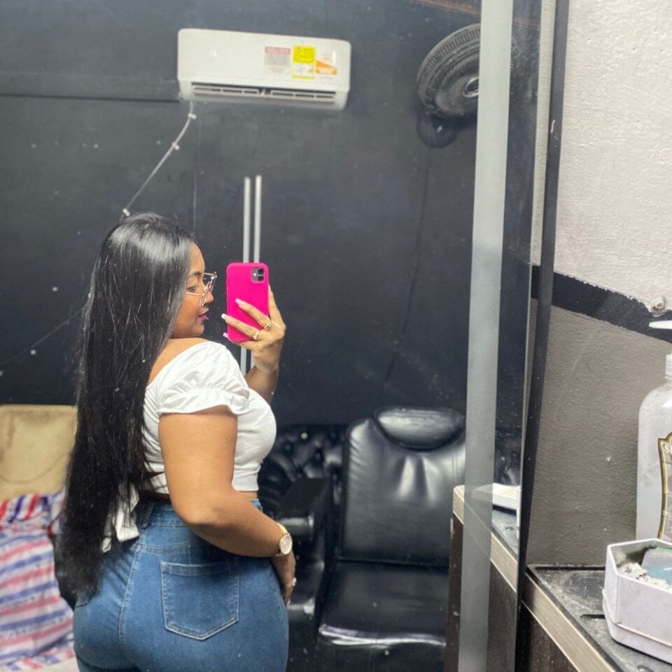thania_bigboobs Chatroom