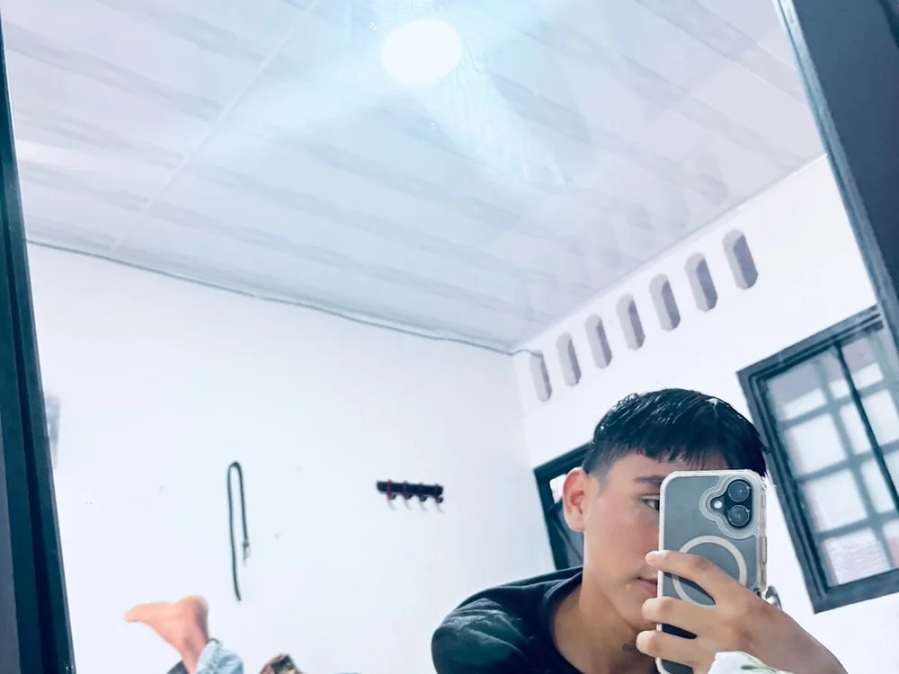 thiago_twinn Chatroom