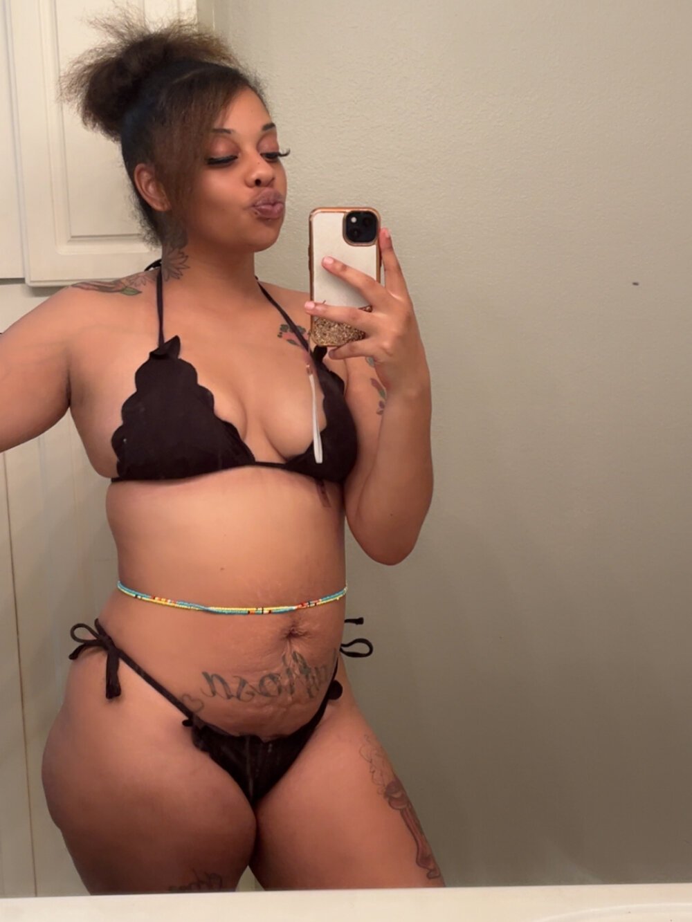 thickyellahippie Webcam Profile Picture thickyellahippie Chatroom