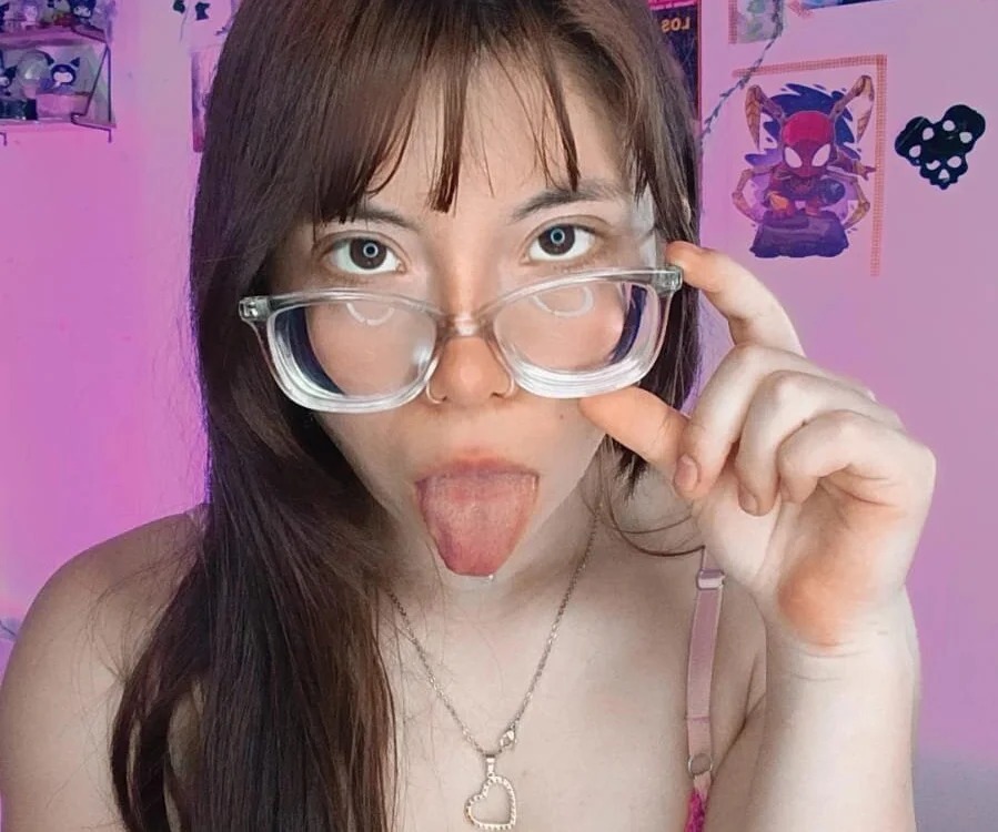 uchiiky_doll Chatroom