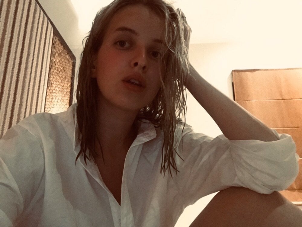 violet_blue_eyes Chatroom