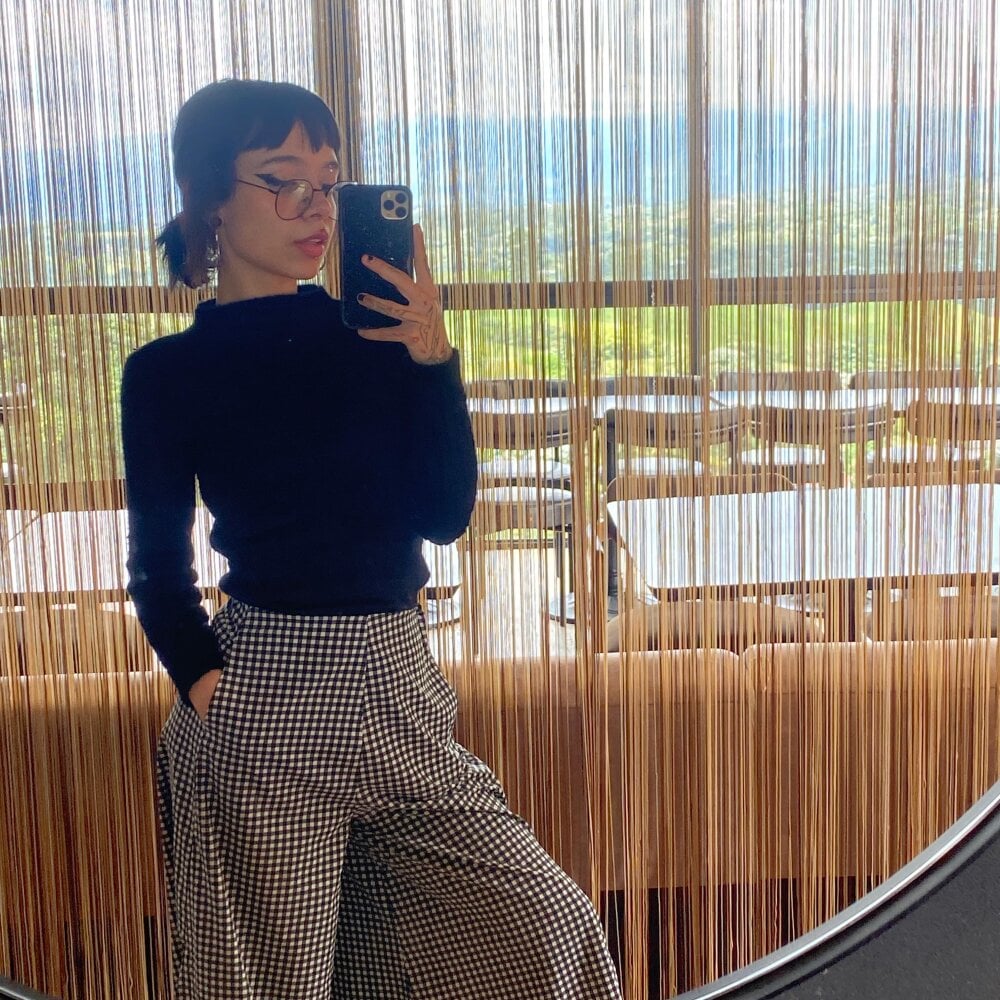 violet_lawrence Chatroom