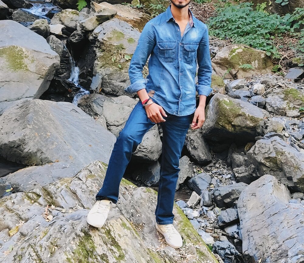 yuviiiisinha789 Webcam Profile Picture yuviiiisinha789 Chatroom