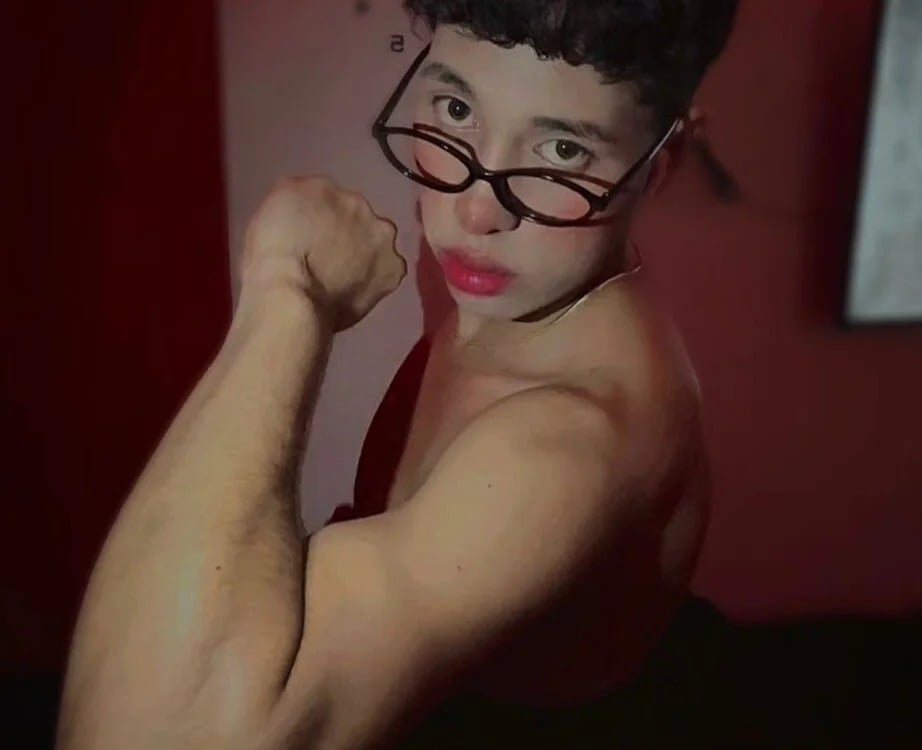 zeus_submissive Chatroom